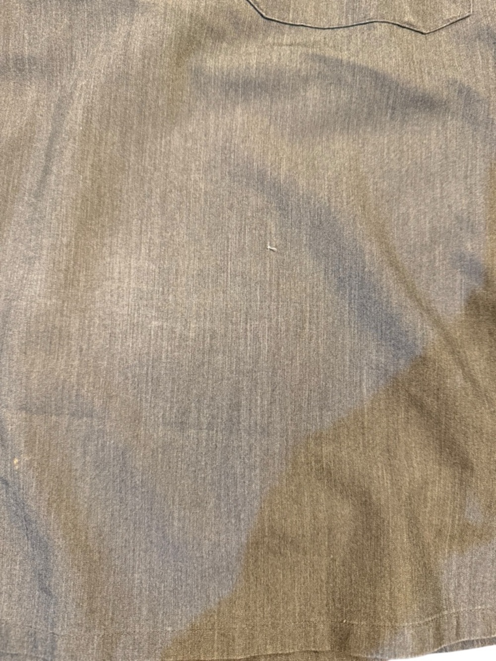 FIGS Men’s Heather Gray V-Neck Scrub Top - Picture 3 of 5
